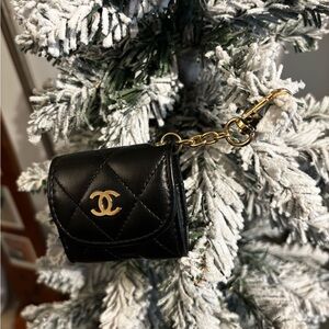 Black Quilted Keychain Airpod Pouch